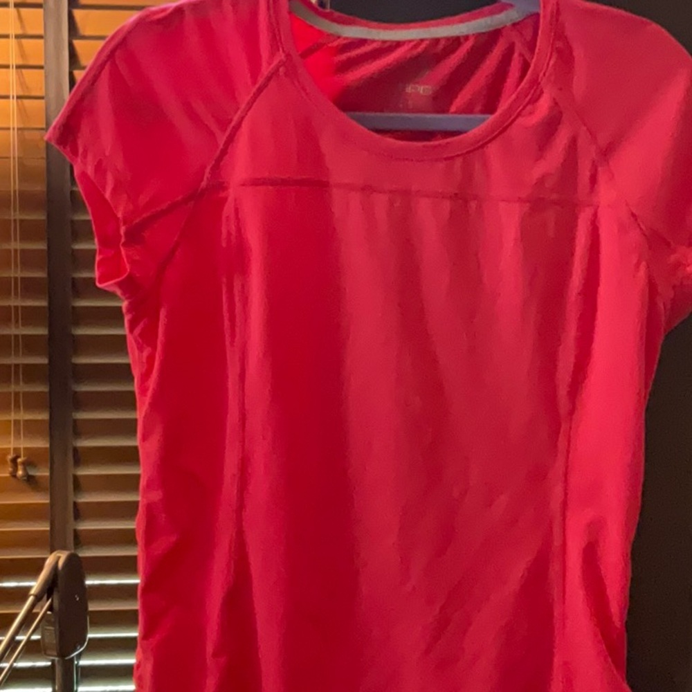Never worn, running/ biking MPG TOP. Great feel and style. Color awesome.
